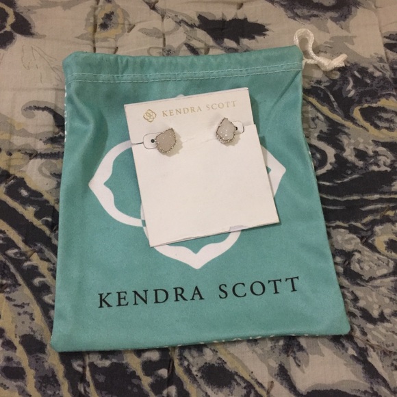 Kendra Scott Jewelry - Brand NEW! Kendra Scott Iridescent Earrings